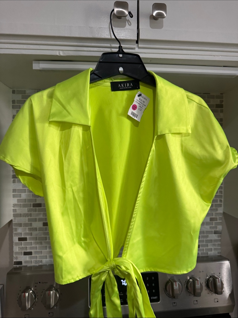 AKIRA Neon Lime Tie-Front Short Sleeve Crop Top sz S